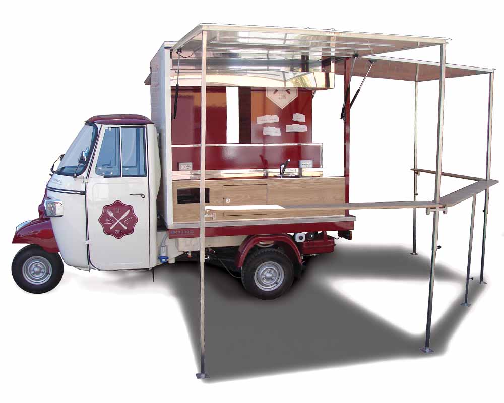 Ape Ristorante Bastian Contrario attrezzato per Street Food di Pasta