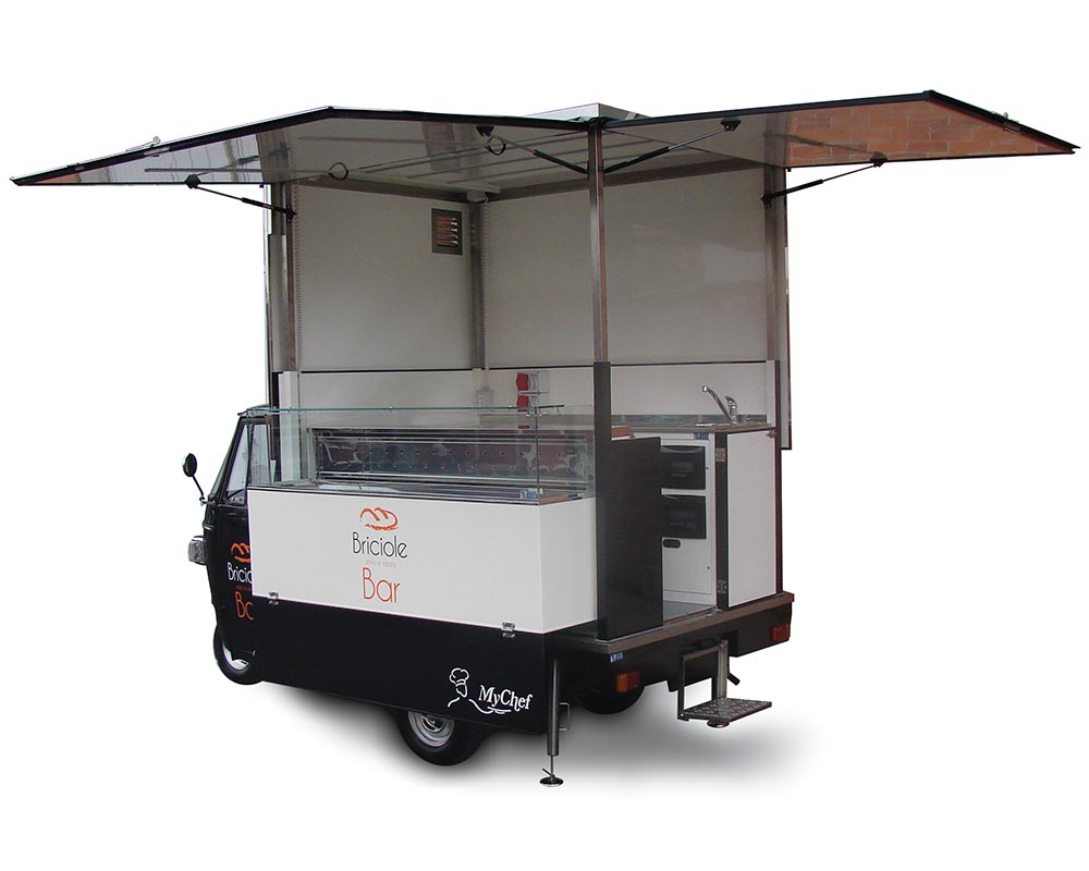 Piaggio Ape Bar costruita per MyChef attrezzata per la ristorazione in movimento e la vendita di prodotti da forno di altissima qualità, dalle focacce liguri ai croissant francesi