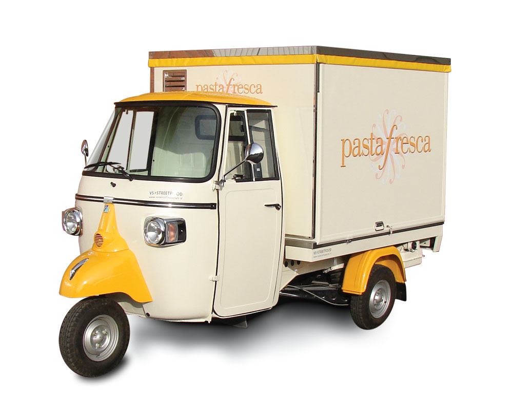 Piaggio Vespacar aménagé pour vendre des Pâtes fraiches Pasta Fresca