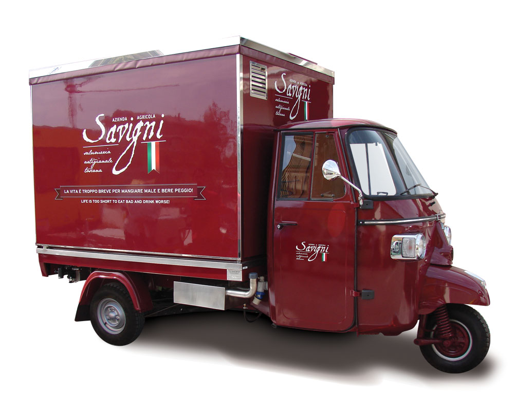 Piaggio truck for vending gourmet food, Savigni business