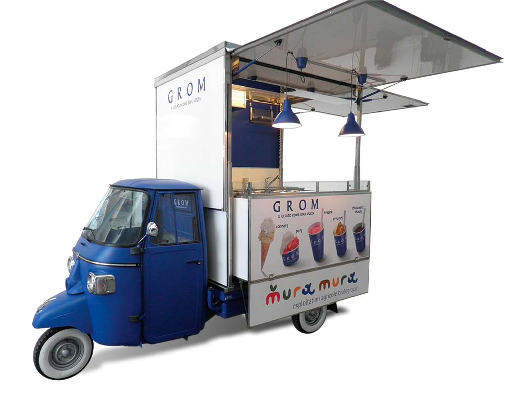 ape gelateria grom itinerante con 12 pozzetti per gelato