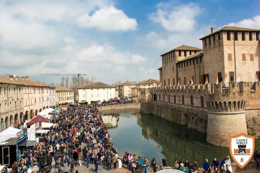 foto di uno dei principali eventi street food in italia: castle street food 2017