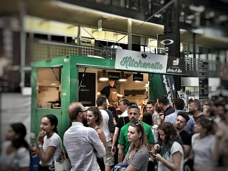 esempio di food truck che rispetta la normativa sanitaria per la vendita di prodotti alimentari