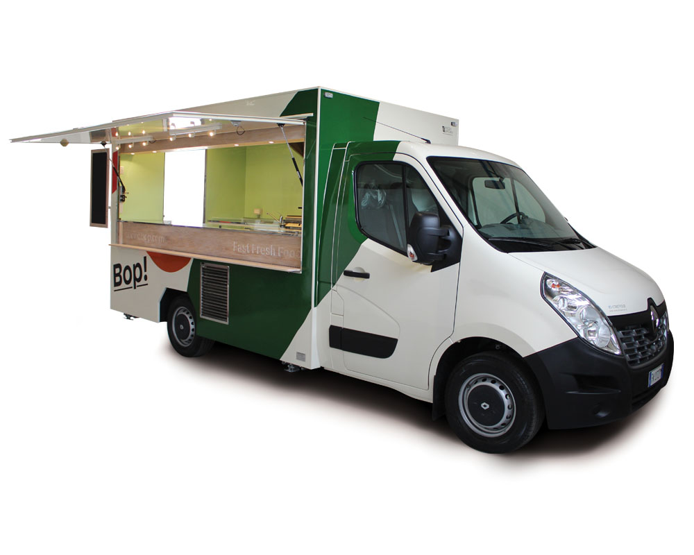 Food truck realizzato su furgone Renault con cucina professionale