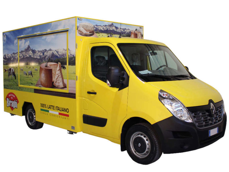 Food Truck Renault Biraghi di colore giallo per promozione e vendita ambulante