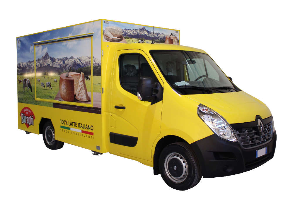 Food Truck Renault Biraghi di colore giallo per promozione e vendita ambulante