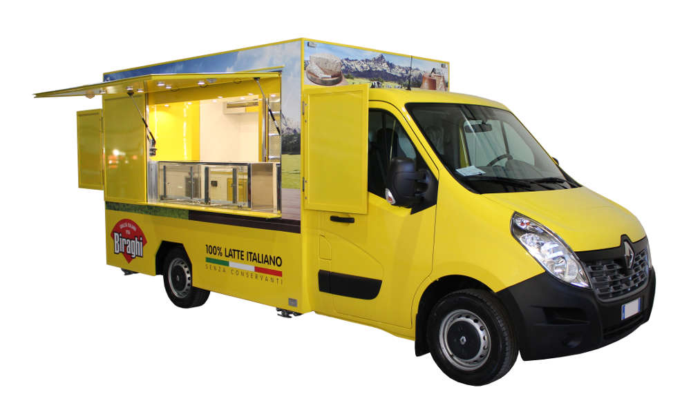 Furgone Food Truck Renault Master Biraghi con vetrina espositiva per promozione itinerante