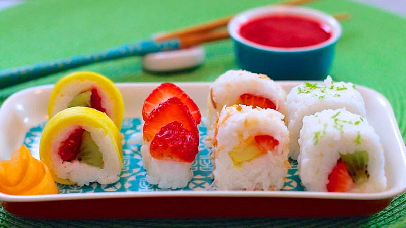 il frushi è un sushi di frutta - cibo di strada contemporaneo a base di riso