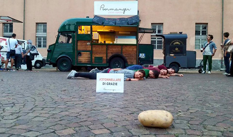 poormanger food truck per vendita cibo di strada a base di patate