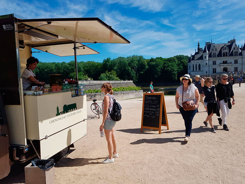 ape food truck piaggio chenonceau - servizio ristorazione presso il castello