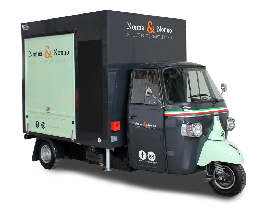 nonna & nonno - piaggio ape tr pour vente produits italiens dans centre commercial a Paris