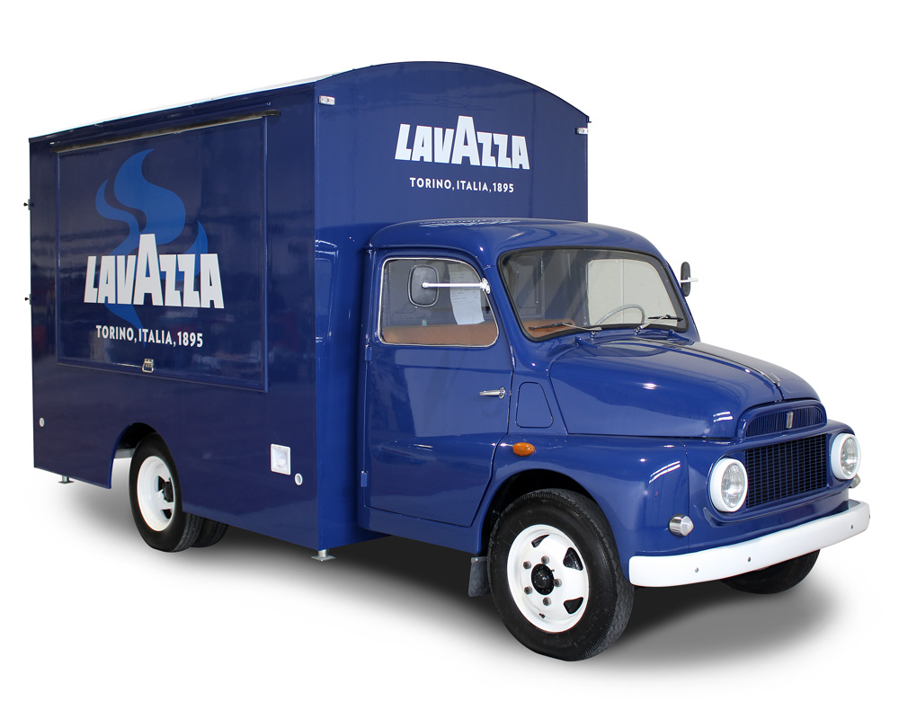 food truck Fiat 616 Lavazza pour la promotion de son café en Suisse