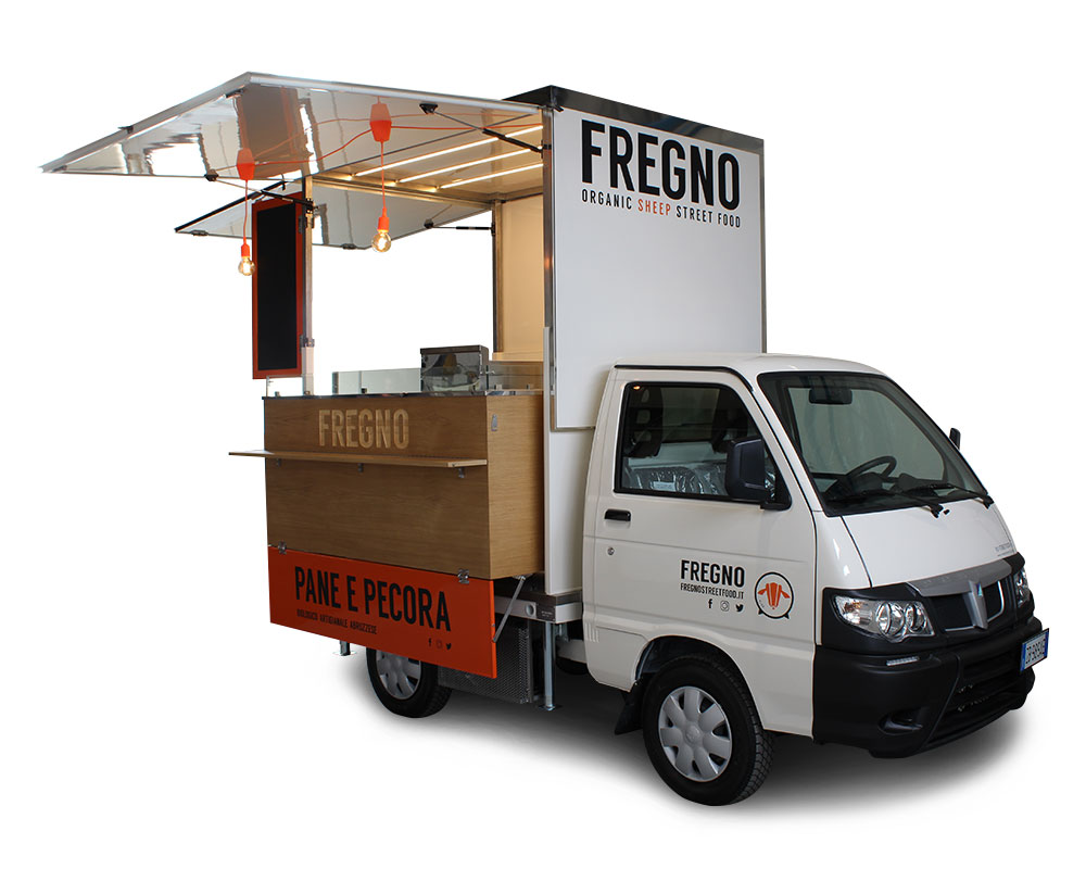 piaggio porter cucina itinerante milano. Colore bianco e arancione