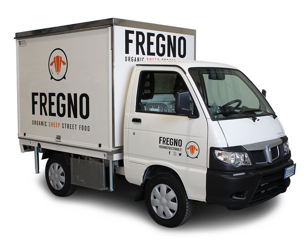 porter piaggio food truck fregno for selling abruzzese dishes in Milan