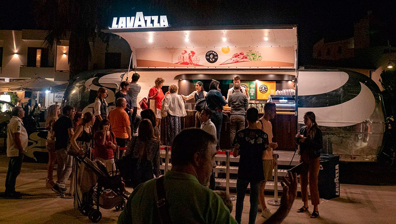 lavazza airstream promo truck per eventi e attività promozionale