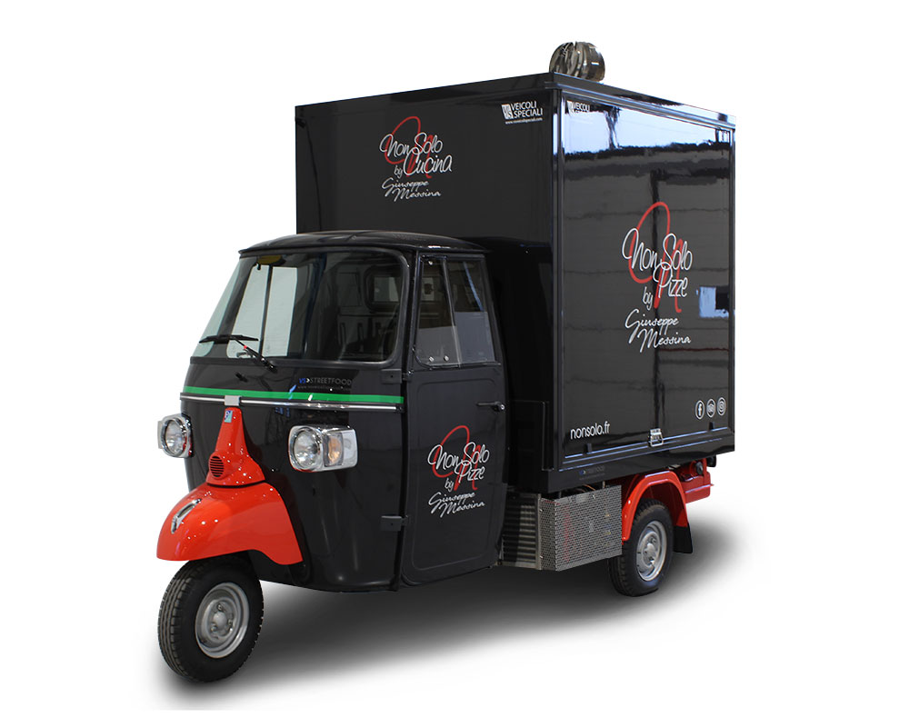 piaggio ape pizza smart "non solo pizze" in Paris to promote the restaurant of the chef Giuseppe Messina