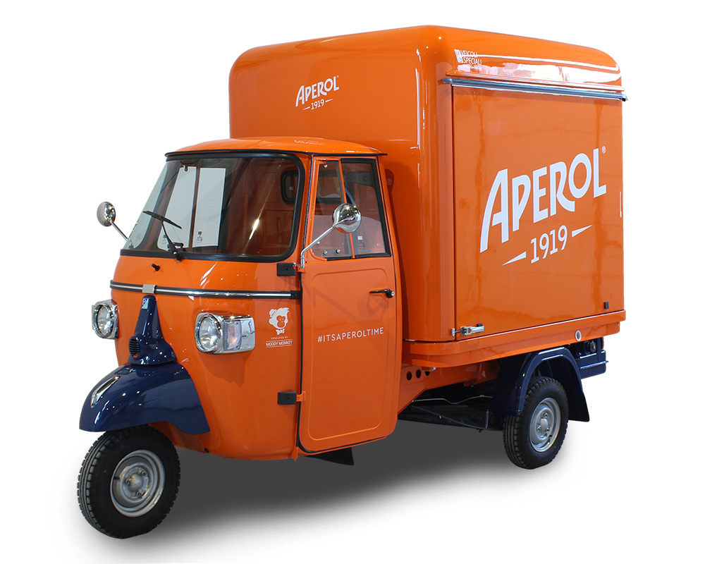 ape cocktail-bar aperol allestita per celebrare i 100 anni dell'azienda