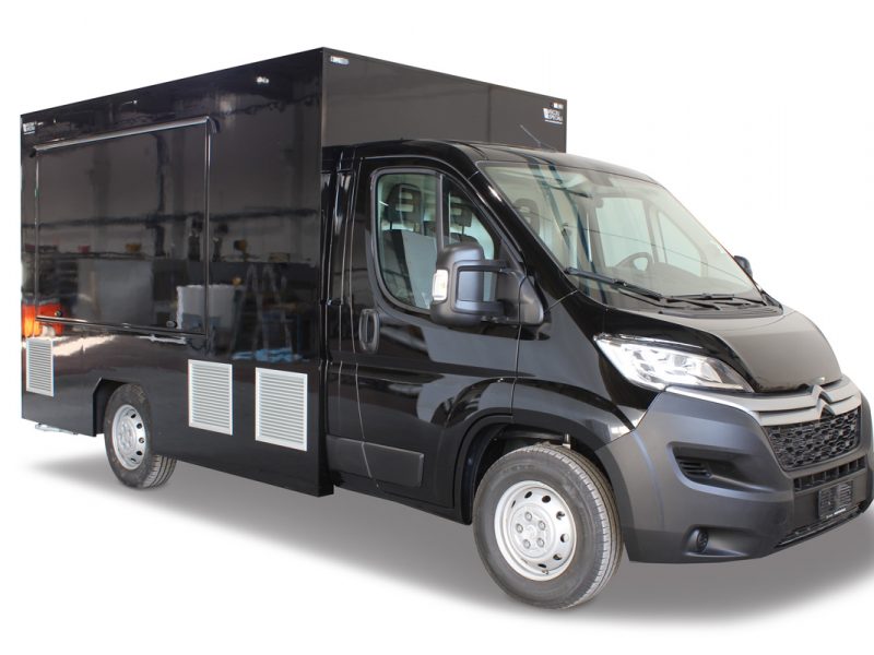 eco food truck café Château Neuchâtel Swiss utilisé comme point de ravitaillement pour les visiteurs du château