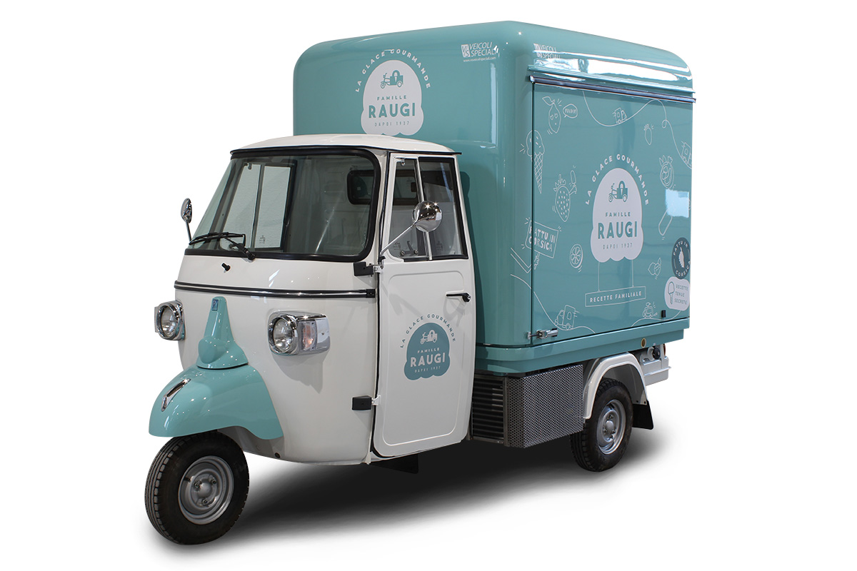 ape car gelateria allestimento street food studiato per raugi company gelateria ecosostenibile di Bastia in Corsica