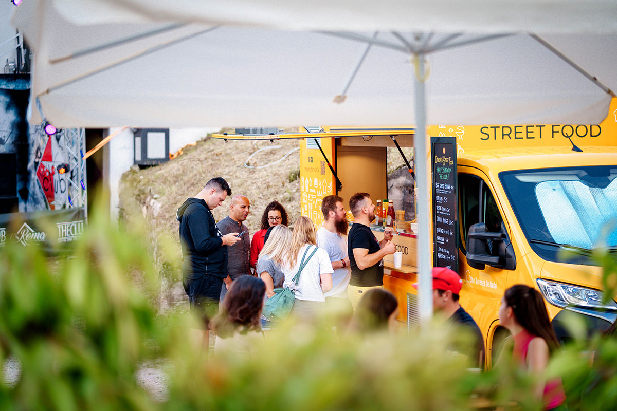 the club garden event with catering service by dolomiti street food