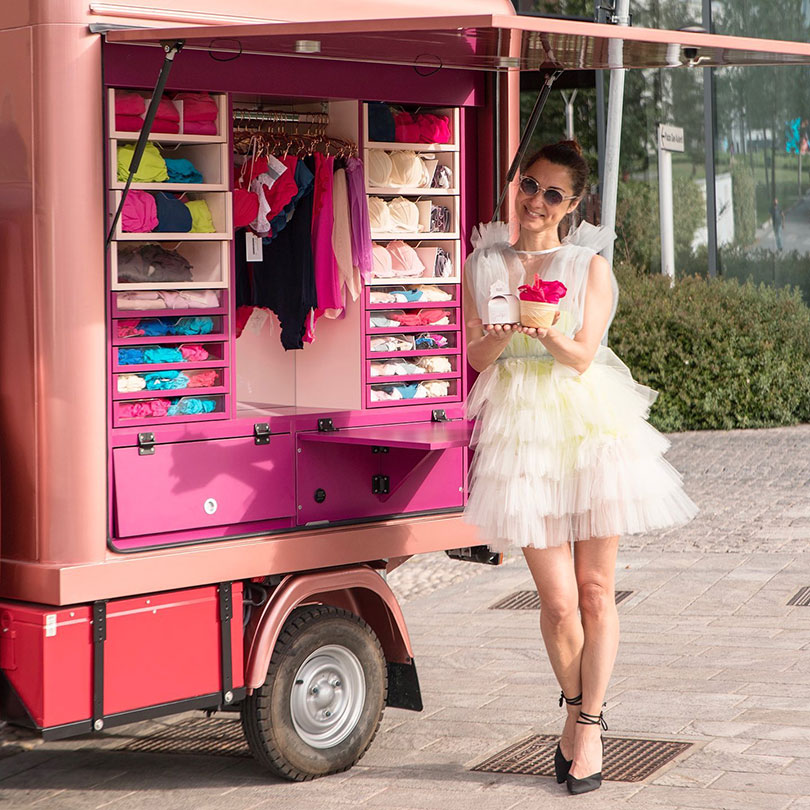 Piaggio Fashion-Truck Jennifer Pie mit kundenspezifischer Konfiguration für die Präsentation und den Verkauf von Unterwäsche