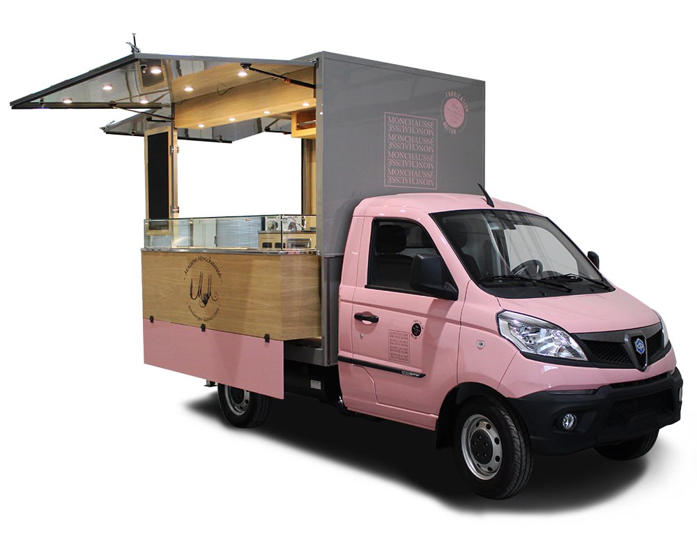 Food Truck Piaggio Porter progettato per la pasticceria francese Monchausse