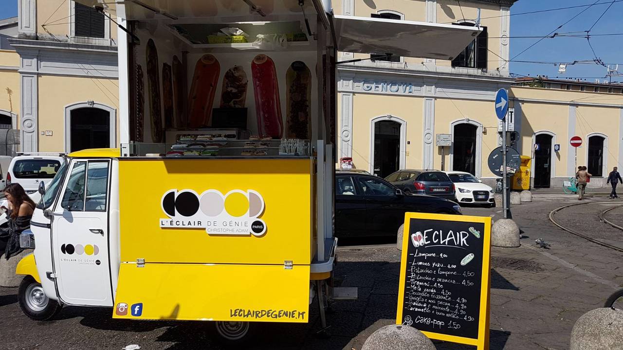 eclairs street food truck built on v-curve piaggio ape