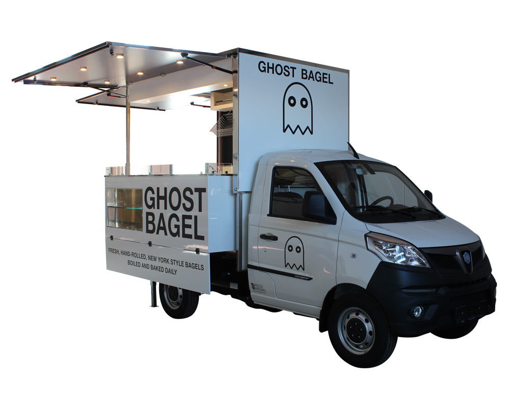 bagel food truck costruito per ghost bagel e attrezzato per vendere ciambelle, muffin, granola e prodotti per la colazione a Lugano