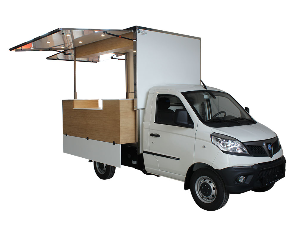 piaggio porter veicolo promozionale al castello di blois chambord nella Loira