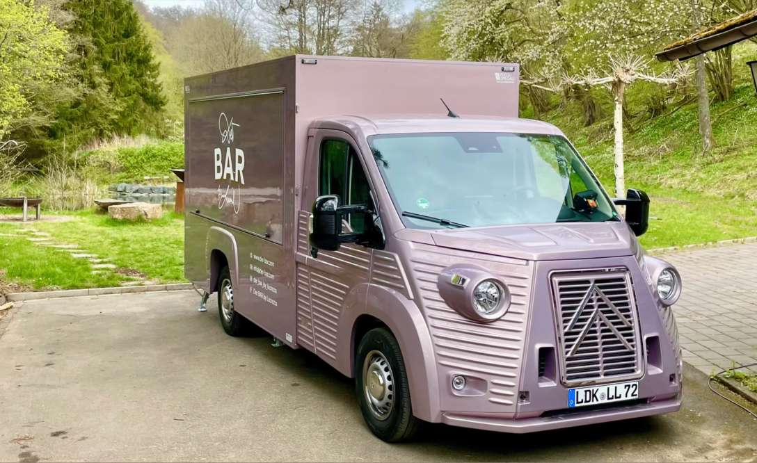 drink truck der bar di Lucrezia attivo nell'area tra Bonn e Colonia in Germania