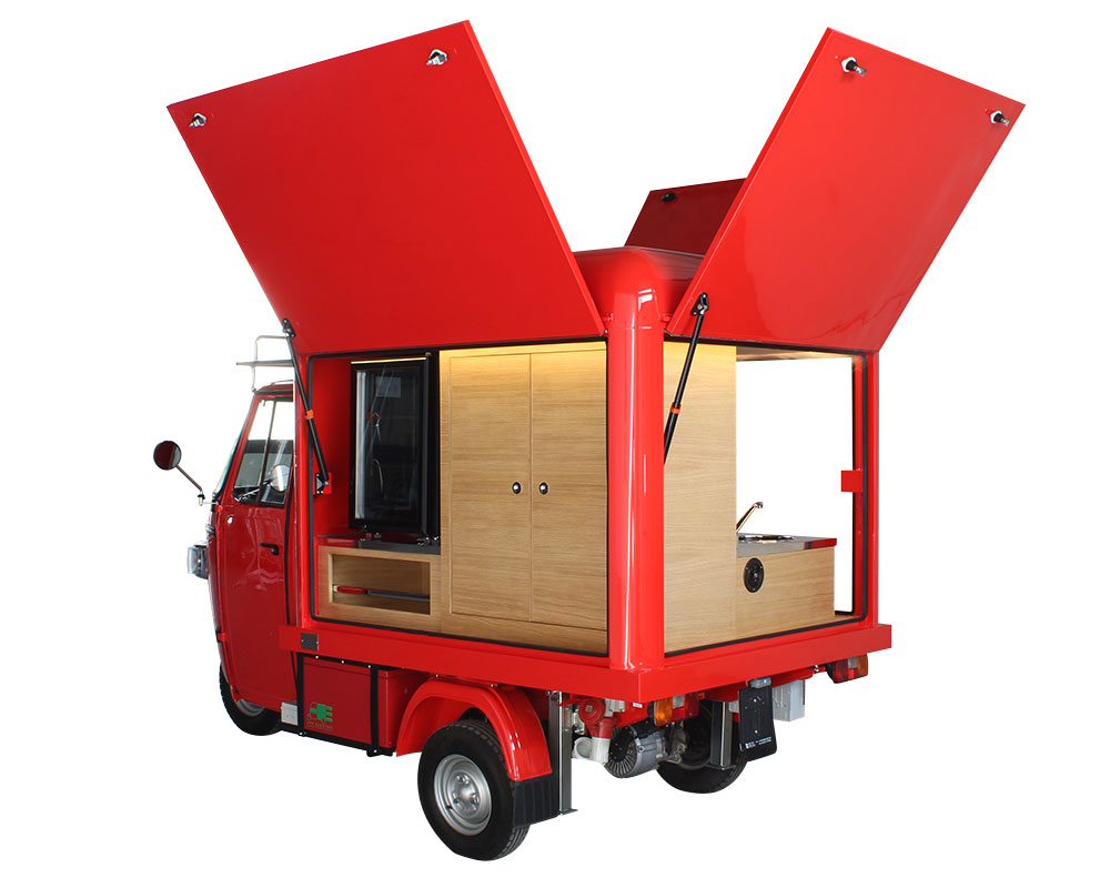 Ape Car Elettrica convertita in pizzeria mobile con forno pizza