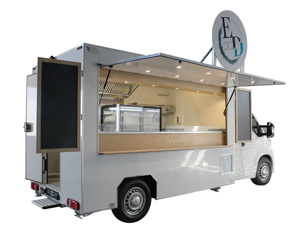 food truck ristorante mobile attrezzato con 1 Friggitrice a gas, piastra a gas da 1 metro, bagnomaria a gas 40 cm, saladette refrigerata a sospensione, 1 frigorifero
