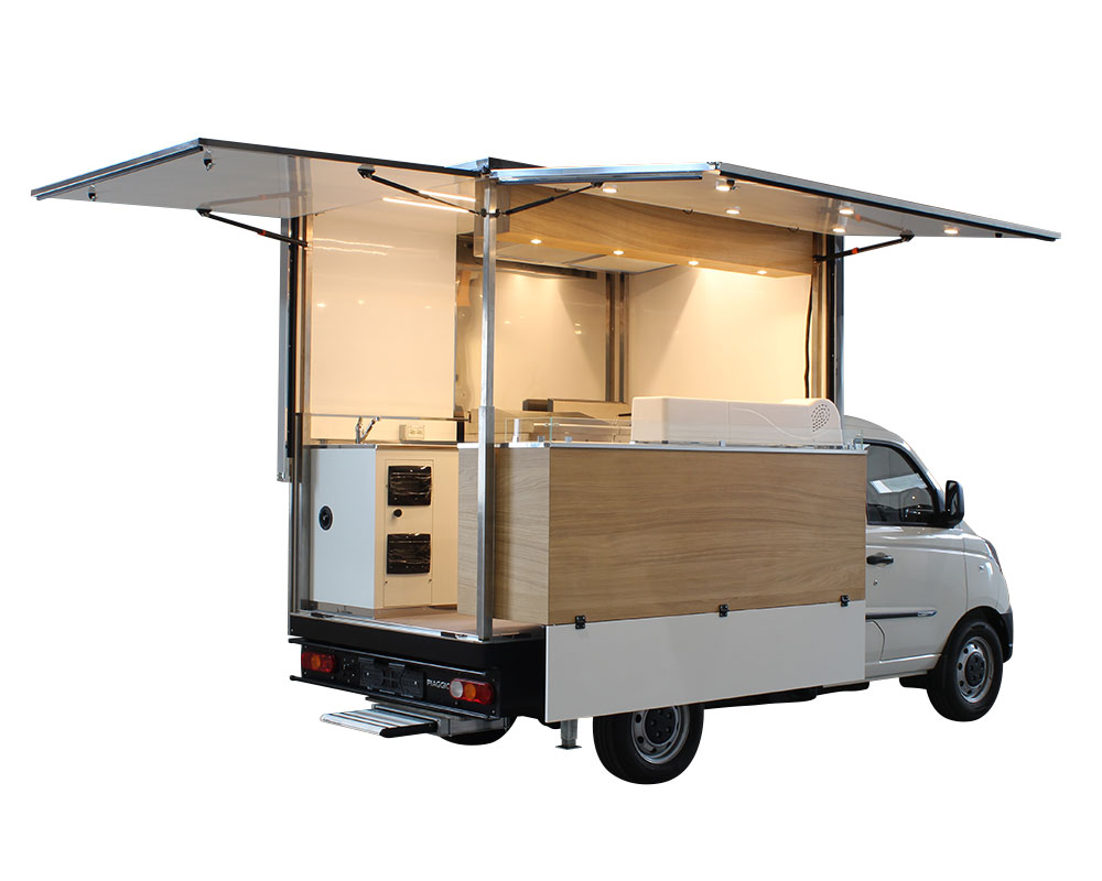 hamburger giapponesi su food truck piaggio porter costruito per shiso burger