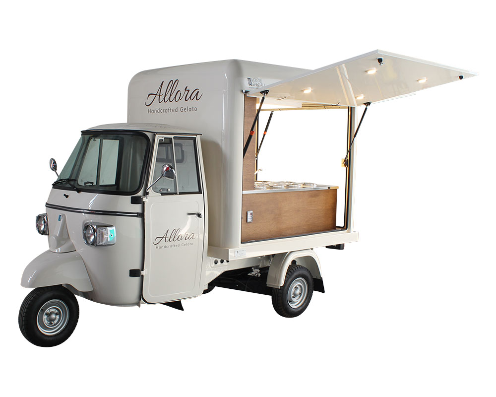 piaggio ape car gelateria allora attrezzata con 8 pozzetti al glicole per gelato e vano portaoggetti
