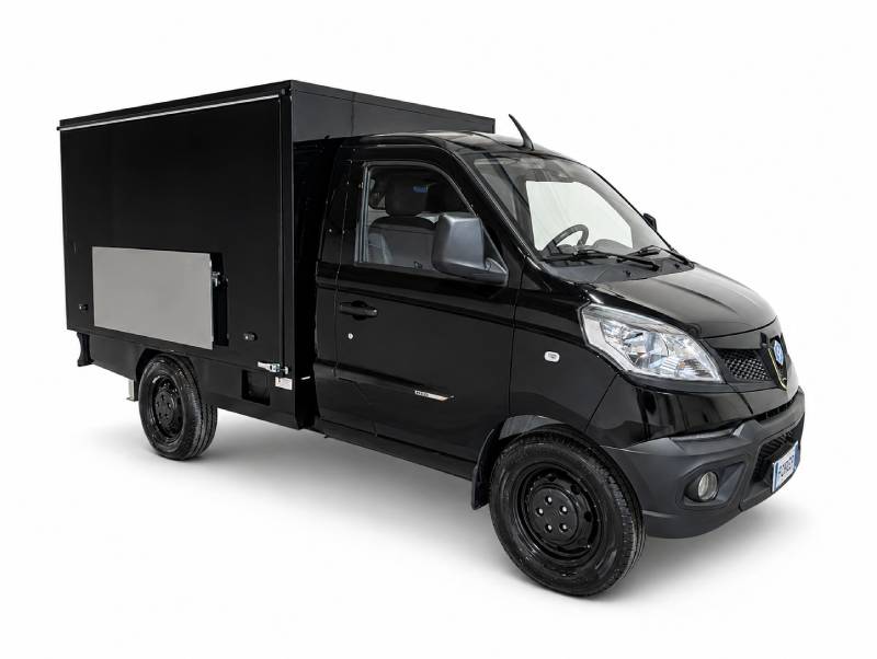 autonegozio salumi formaggi latteria san pietro realizzato su Piaggio Porter elettrico