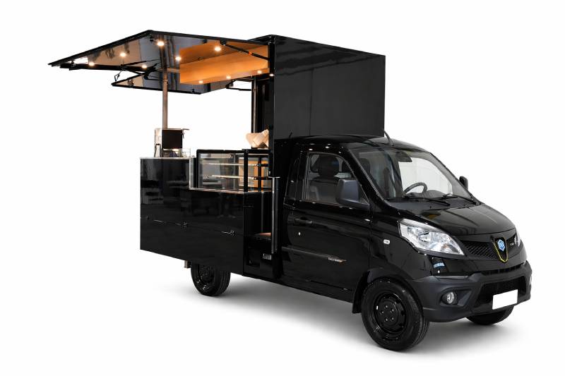 autonegozio di salumi e formaggio del caseificio latteria san pietro attrezzato con vetrina refrigerata, affettatrice Sirman, scaldapanini elettrico e spillatore di birra