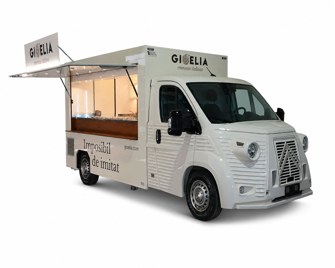 gelateria food truck realizzata per un frinchising rumeno della catena gioelia