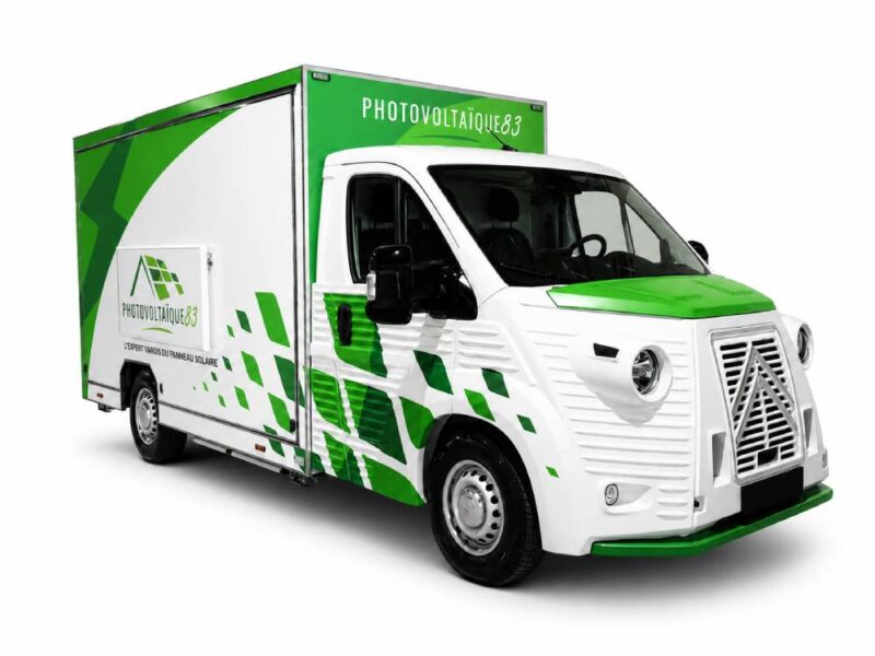 Der mobile Showroom Photovoltaique 83 dient als mobiler Beratungspunkt sowie als technische und kommerzielle Präsentationsfläche zur Vermarktung von Photovoltaikmodulen.