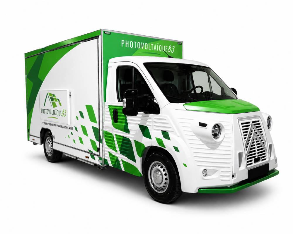 Der mobile Showroom Photovoltaique 83 dient als mobiler Beratungspunkt sowie als technische und kommerzielle Präsentationsfläche zur Vermarktung von Photovoltaikmodulen.