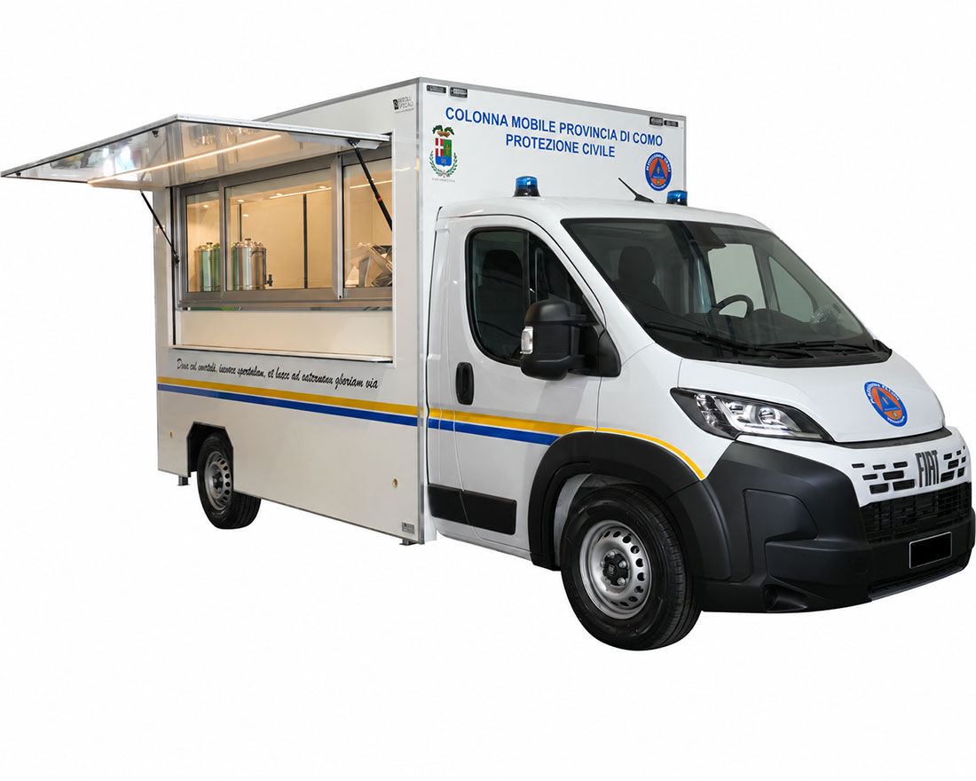food truck per la protezione civile, attrezzato per fornire pasti e bevande alla popolazione e agli operatori coinvolti